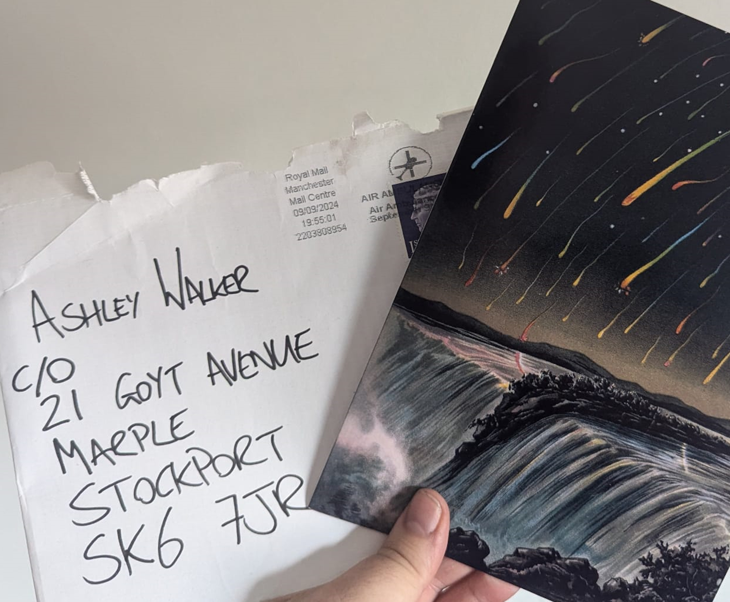 A picture of a card and envelope.